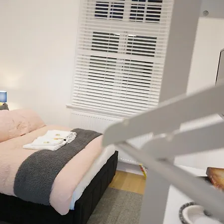 Apartment 3 Bed 2 Bath *