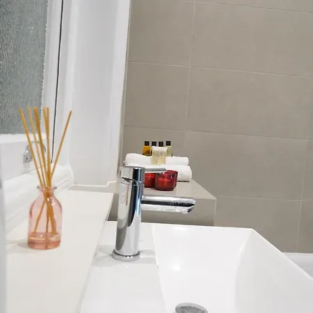 Apartment 3 Bed 2 Bath London