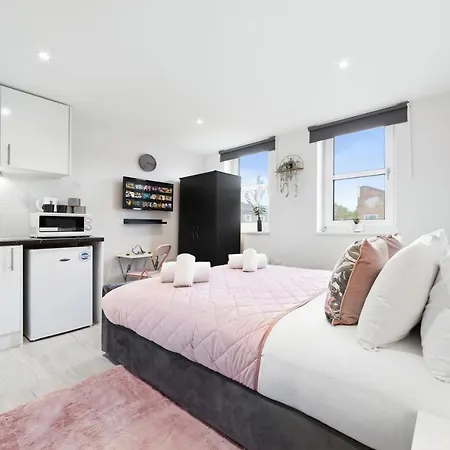 Crystal Palace Suites *