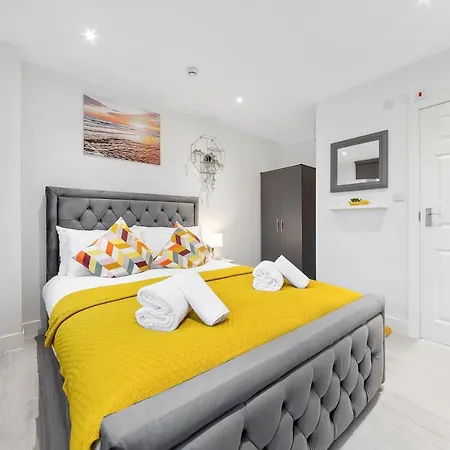 Crystal Palace Suites Gasthof *