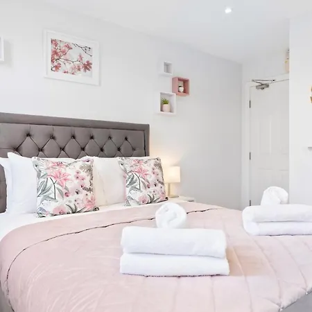 Crystal Palace Suites Gasthof *