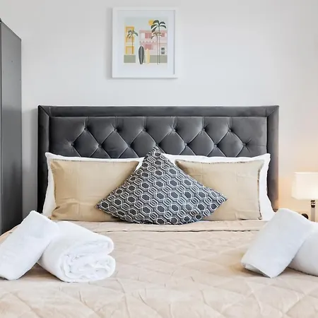 Crystal Palace Suites *