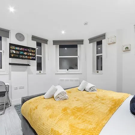 Crystal Palace Suites *