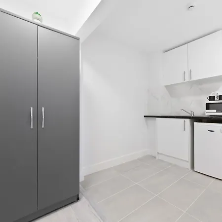 Pensión Crystal Palace Suites