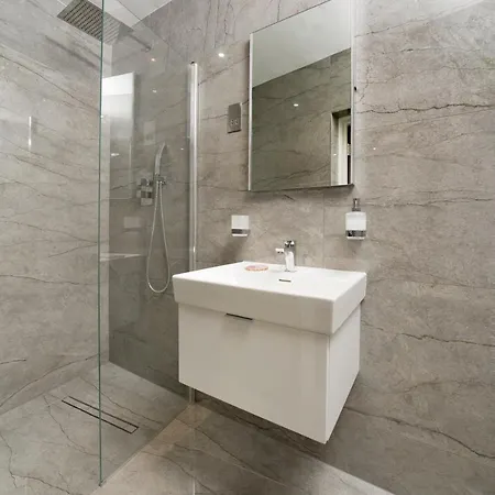 Oxford Street 2 Bedr, 3 Beds, 2,5 Bath, 2 Min Subway Apartment