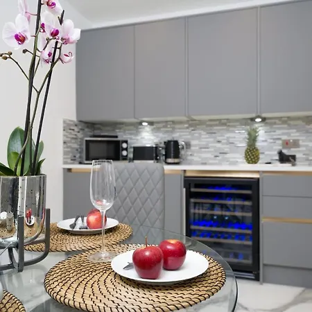 Oxford Street 2 Bedr, 3 Beds, 2,5 Bath, 2 Min Subway Apartment London