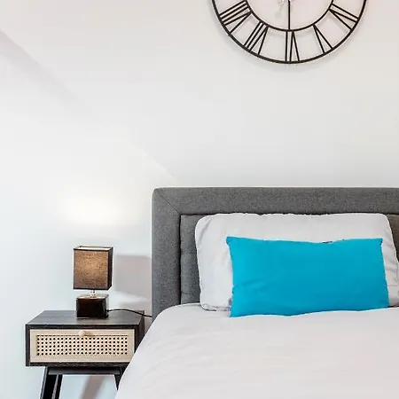 Apartment Entire Lovely Family With Parking, Wifi, Netflix, Self Check-in London