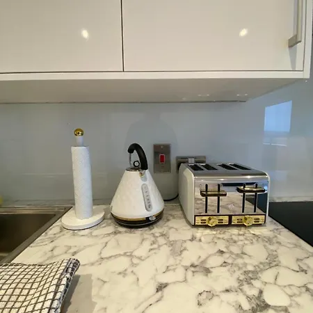 Premium 1 Bedroom In London - River Thames View Ilford