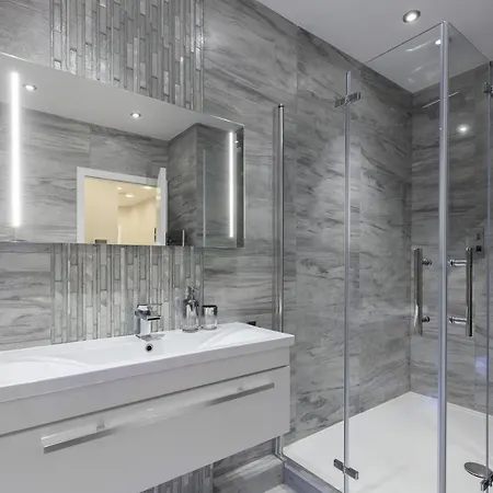 Apartment Stunning 2 Bed 2 Bath With Private Patio *