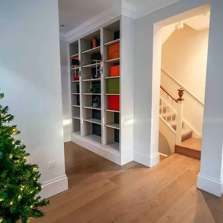 Spacious & Modern 3brs House In London