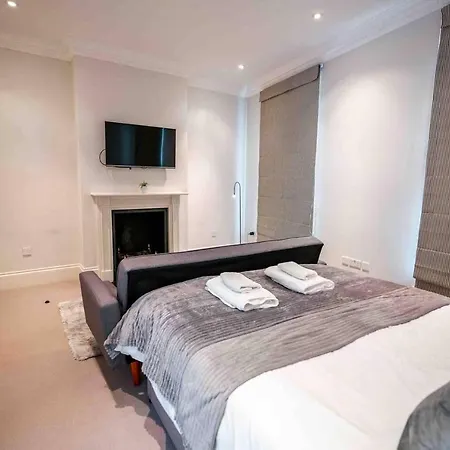 Spacious & Modern 3brs House In Holiday home London