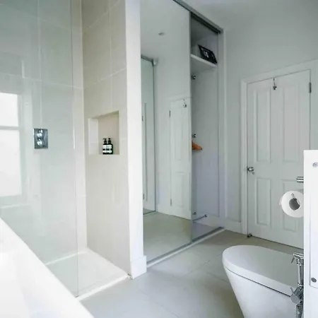 Spacious & Modern 3brs House In Holiday home