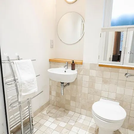 Famous Piccadilly Circus Apartment London