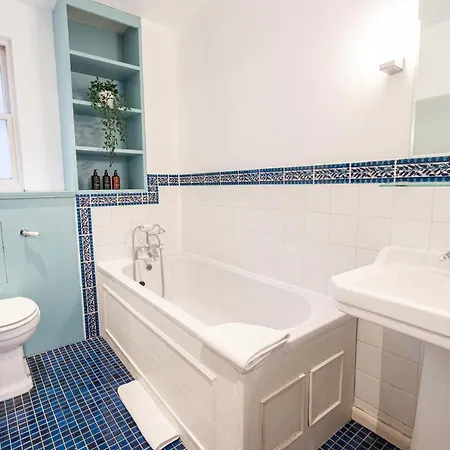 Famous Piccadilly Circus Apartment London