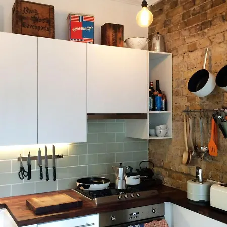 Apartment Beautiful Canalside 1-bedroom Flat With Terrace London
