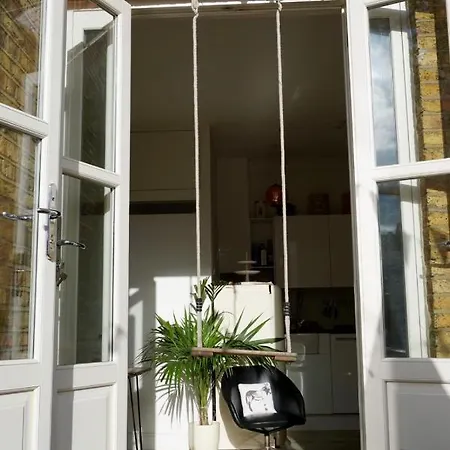 Beautiful Canalside 1-bedroom Flat With Terrace *