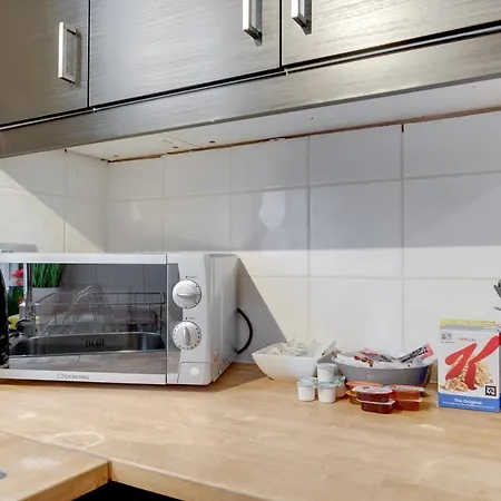 Mirabel Two Bedrooms, One Bath, Fulham Sw6 By Mdps *