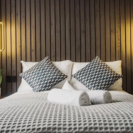 Modern Near Wembley Stadium Apartment