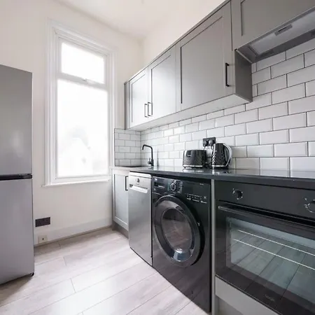 Modern Near Wembley Stadium Apartment *