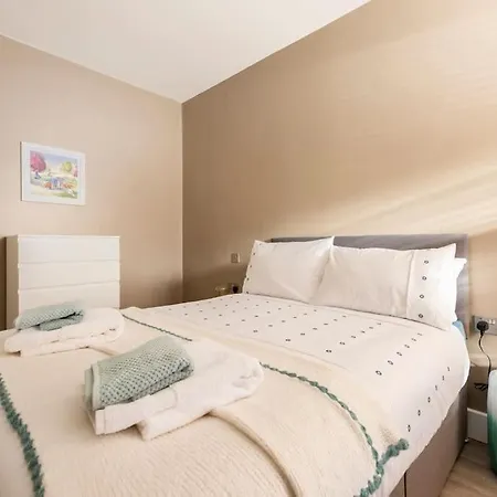 Luxury Garden Flat Apartment London