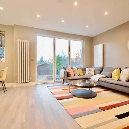 Luxury Garden Flat Apartment