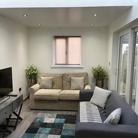 Three Bedroom House In Tooting By Star Holiday home