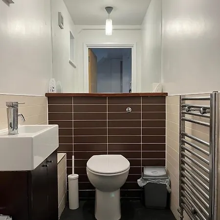 Three Bedroom House In Tooting By Star Holiday home *