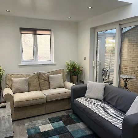 Three Bedroom House In Tooting By Star * London