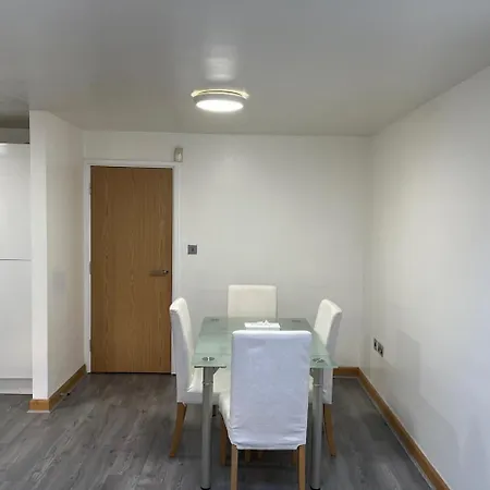 Three Bedroom House In Tooting By Star Holiday home London