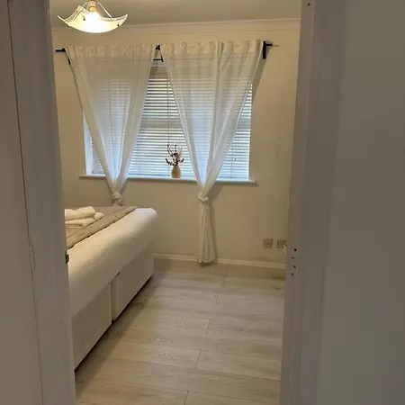 Stylish 1 Bedroom Close To Tooting Bec Station Apartment