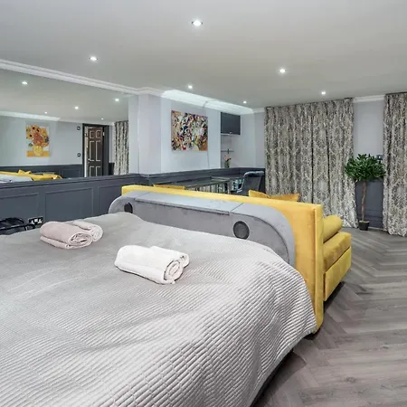 The House - Entire London