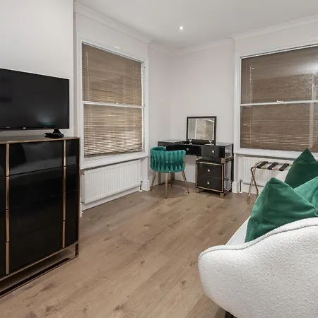 The House - Entire Villa London