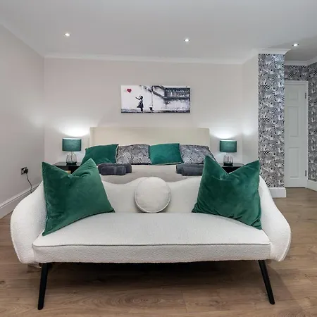 The House - Entire * London