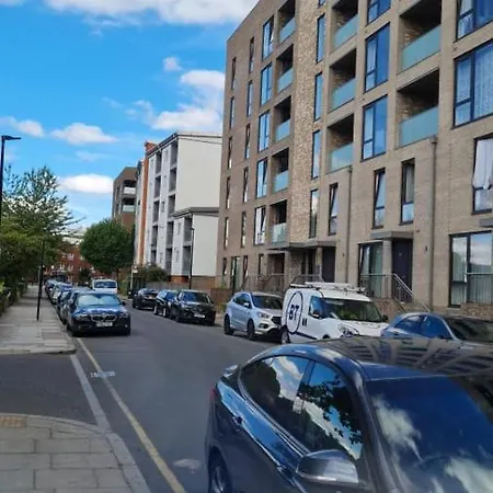 Docklands 2 Bedroom 2 Bath *