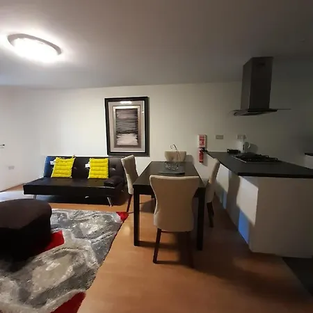Docklands 2 Bedroom 2 Bath Apartment *