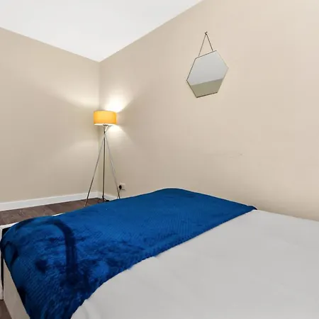 Family Friendly, Zone 2, 2 Beds, Overground Apartment