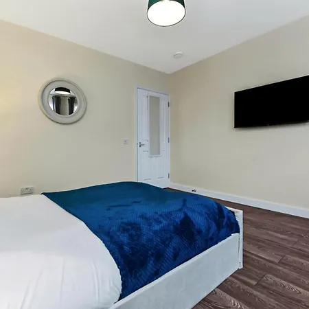 Apartment Family Friendly, Zone 2, 2 Beds, Overground *