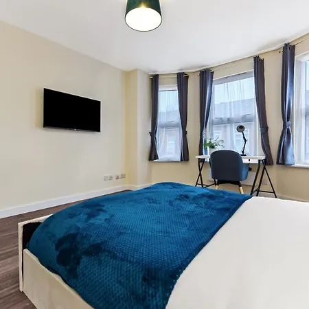 Apartment Family Friendly, Zone 2, 2 Beds, Overground London