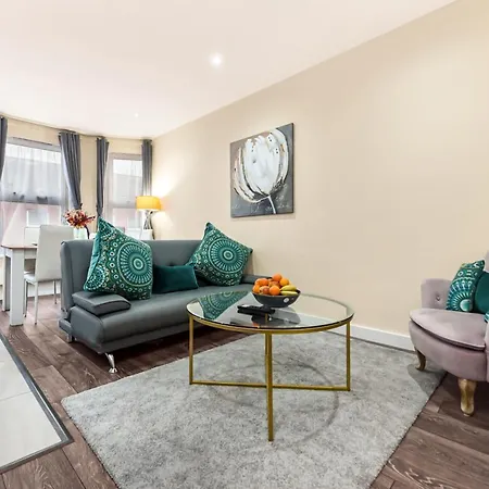 Apartment Family Friendly, Zone 2, 2 Beds, Overground London