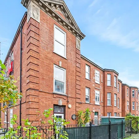 Family Friendly, Zone 2, 2 Beds, Overground Apartment