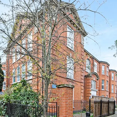 Apartment Family Friendly, Zone 2, 2 Beds, Overground *