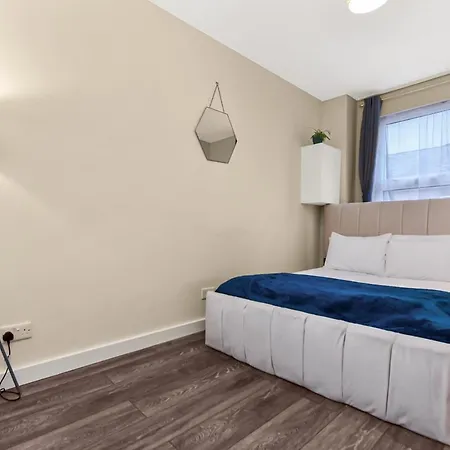 Apartment Family Friendly, Zone 2, 2 Beds, Overground