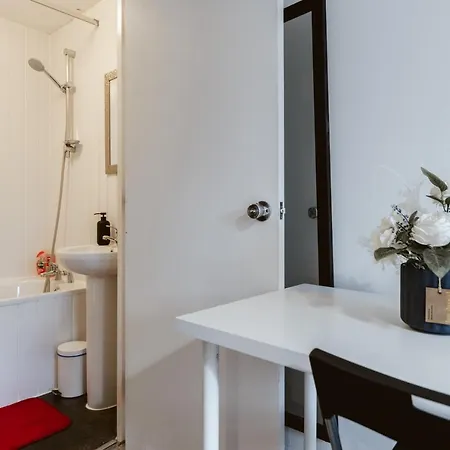 Guest house Whitechapel En-suite Beds To London