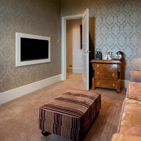 Отель The Petersham