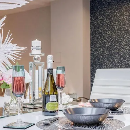 Silverings A Beautifully Designed Luxurious Townhouse Villa Harold Wood