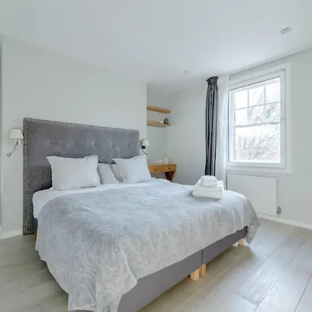Modern And Luxurious 2 Bedroom Flat - Barons Court Apartment *