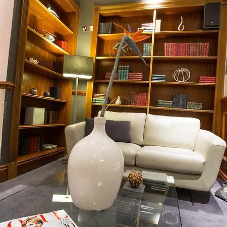 Henley House Szálloda 4*