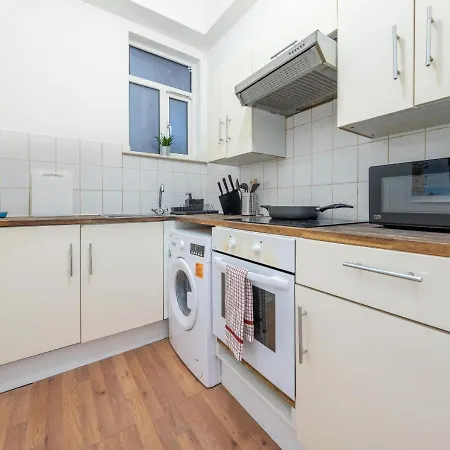 Spacious Cricklewood Sleeps 4 Apartment *
