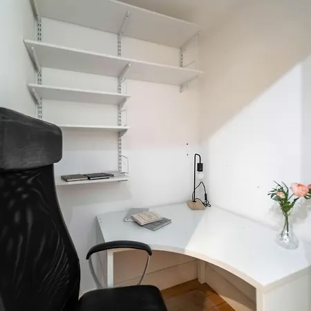 Apartment Chic Two Bed Garden Flat London