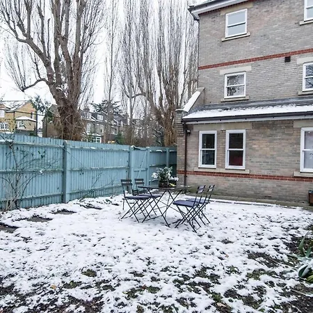 Apartment Chic Two Bed Garden Flat